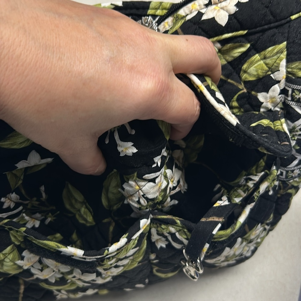 Vera Bradley shoulder bag. - Picture 2 of 6